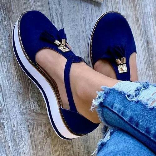 Celia - Black loafers with tassel and platform for stylish comfort