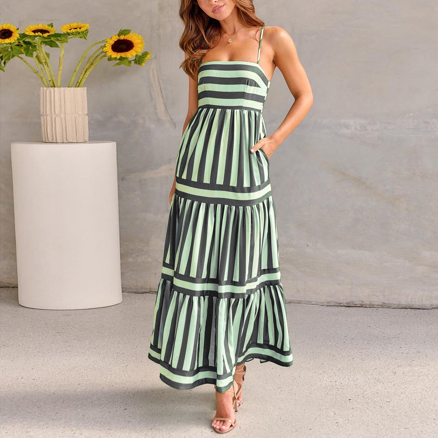 Sabrina - Grünes gestreiftes Maxikleid mit Stil und Frische