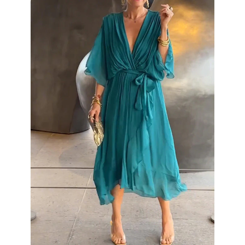 Sabrina - Fließendes V-Ausschnitt-Kleid mit verstellbarem Gürtel