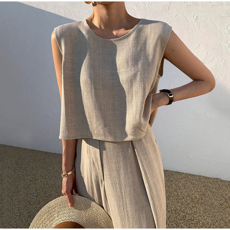 Rosalind : Wide-legged trousers and linen top
