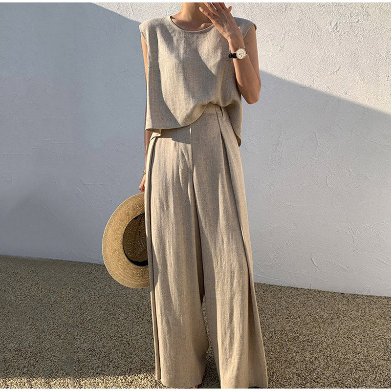 Rosalind : Wide-legged trousers and linen top