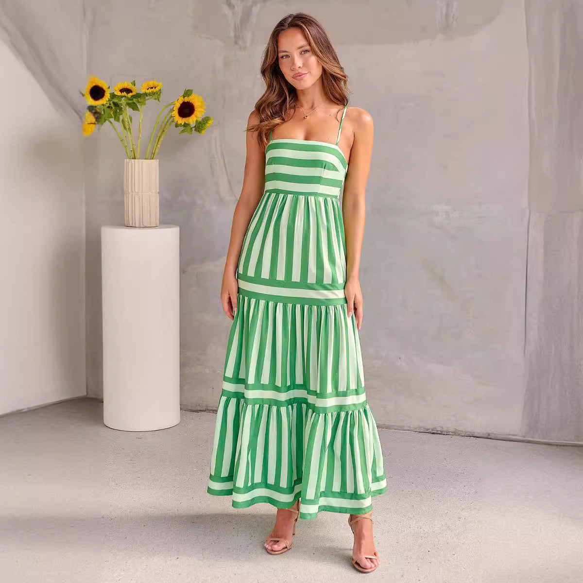 Sabrina - Grünes gestreiftes Maxikleid mit Stil und Frische