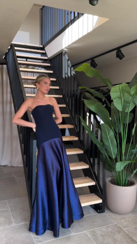 Helena - Abito lungo senza spalline con eleganza primaverile