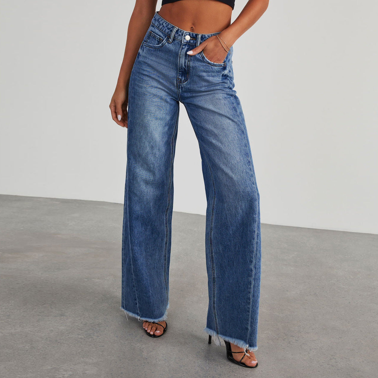 Carolina | Jeans alla moda a vita alta con tasche e vestibilità comoda e aderente.