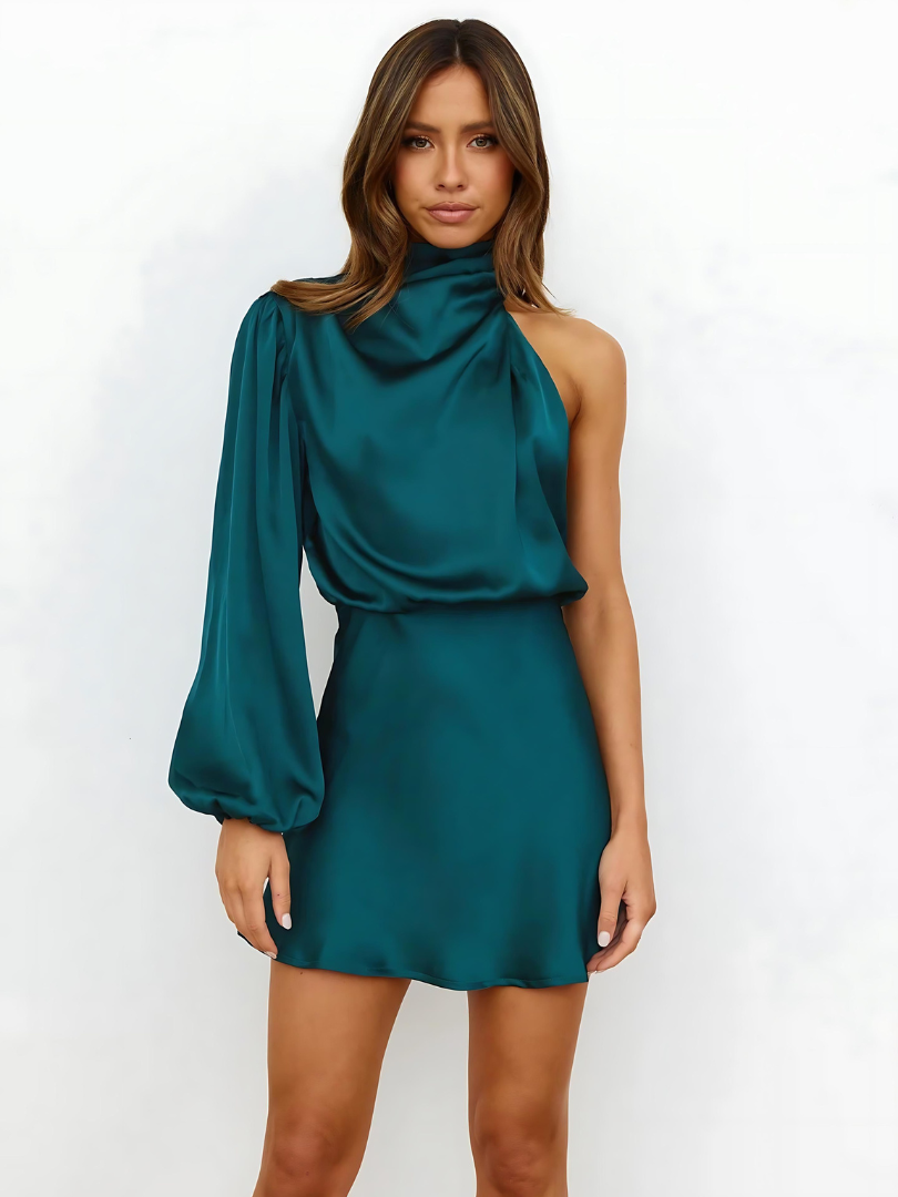 Natalia - Cappotto asimmetrico in raso con un tocco moderno