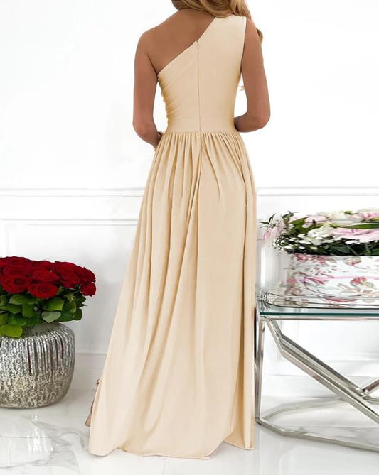 Layliana | Abito minimalista senza maniche con spacco alto ed elegante design a ritaglio