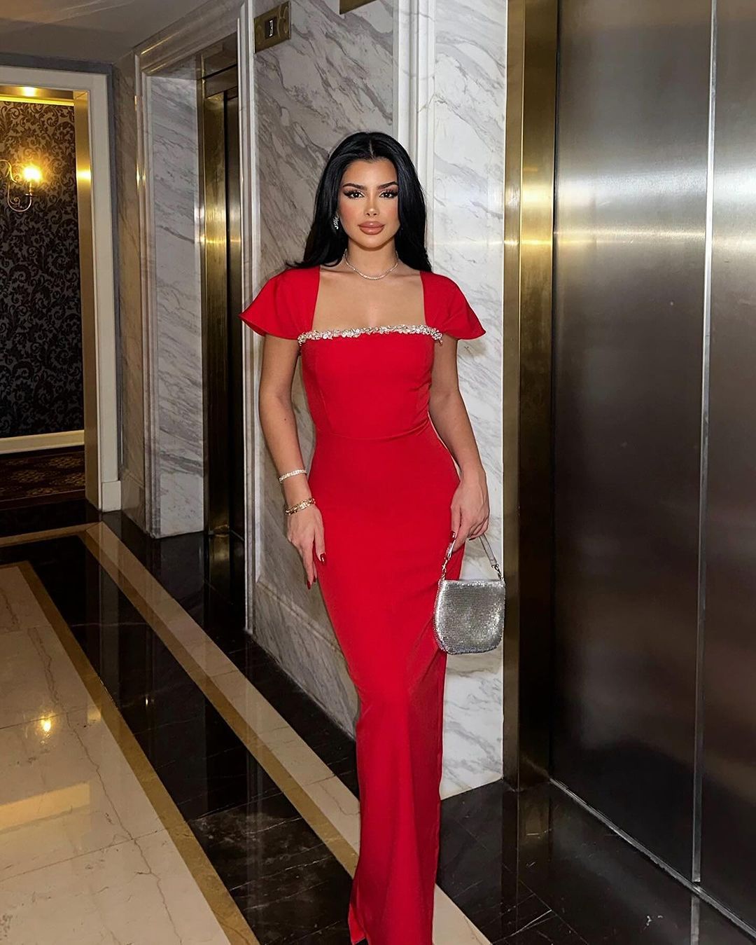 Adriana - Abito lungo aderente con dettagli scintillanti