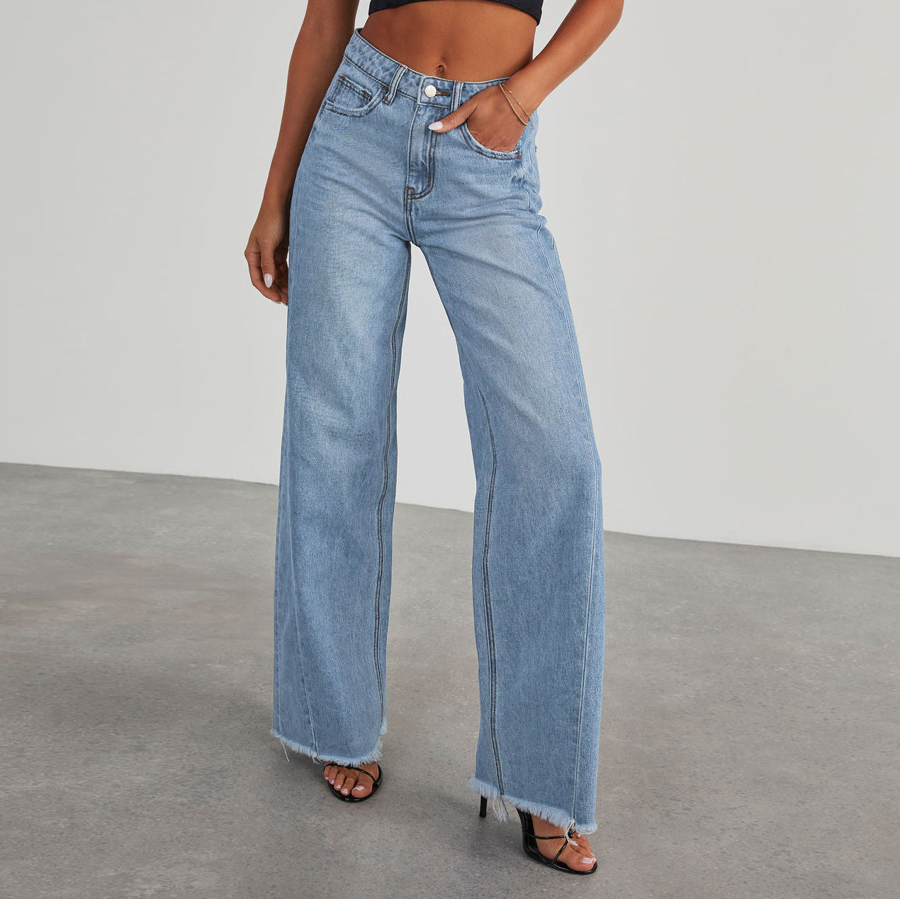 Carolina | Jeans alla moda a vita alta con tasche e vestibilità comoda e aderente.
